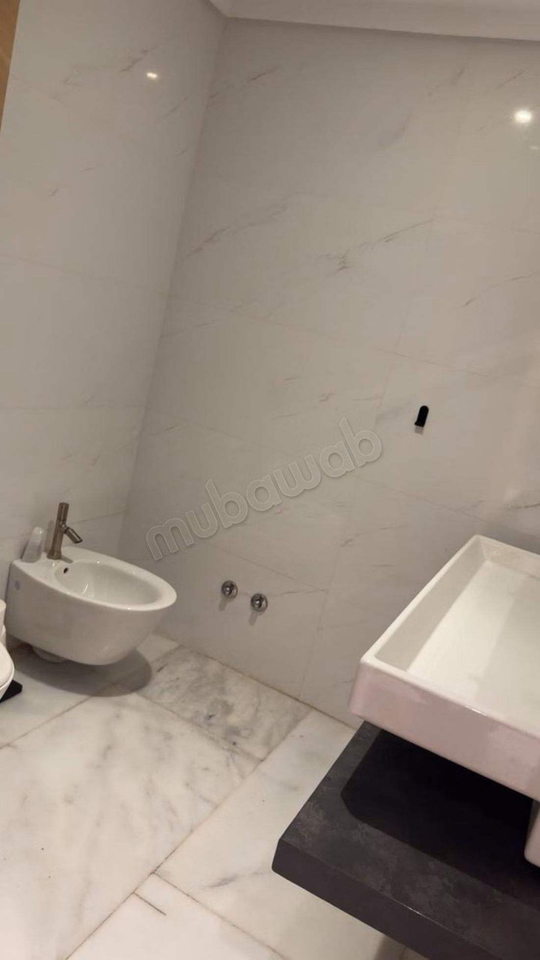 Très bel appartement en location à Médina. 
3 belles chambres. 
Meublé