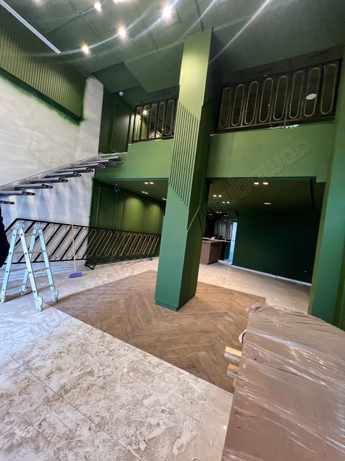 Beau local commercial en location à Racine.
Superficie 200 m²