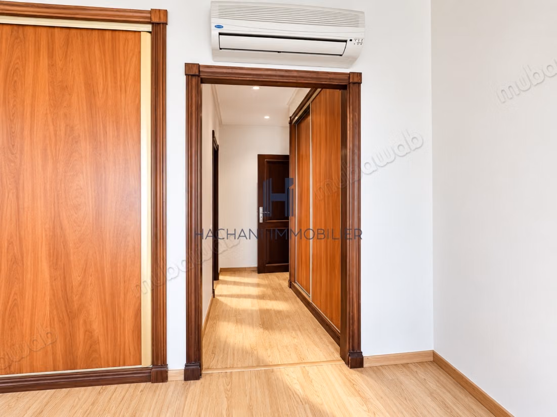 Superbe appartement à louer à Bourgogne Ouest. 
4 pièces confortables. 
Meublé