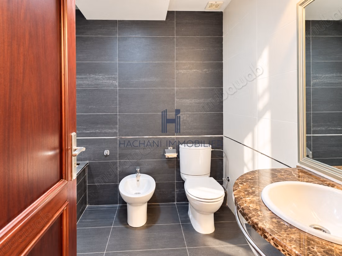 Superbe appartement à louer à Bourgogne Ouest. 
4 pièces confortables. 
Meublé