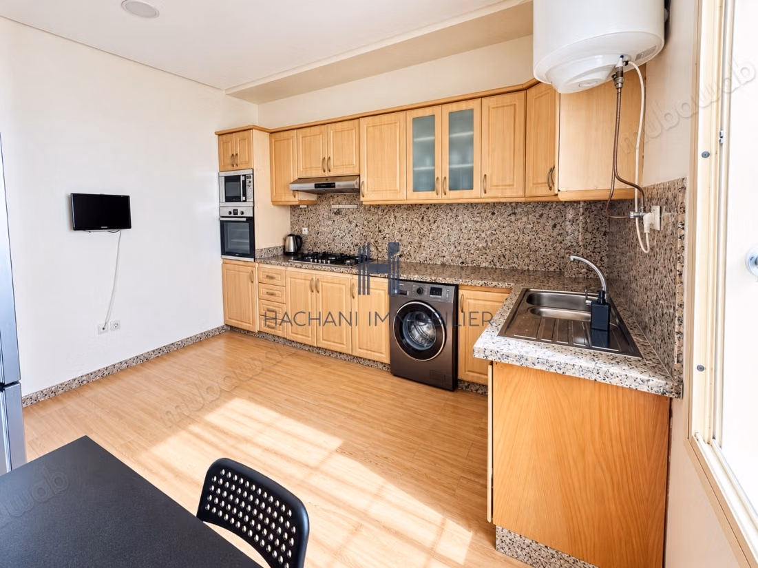 Superbe appartement à louer à Bourgogne Ouest. 
4 pièces confortables. 
Meublé
