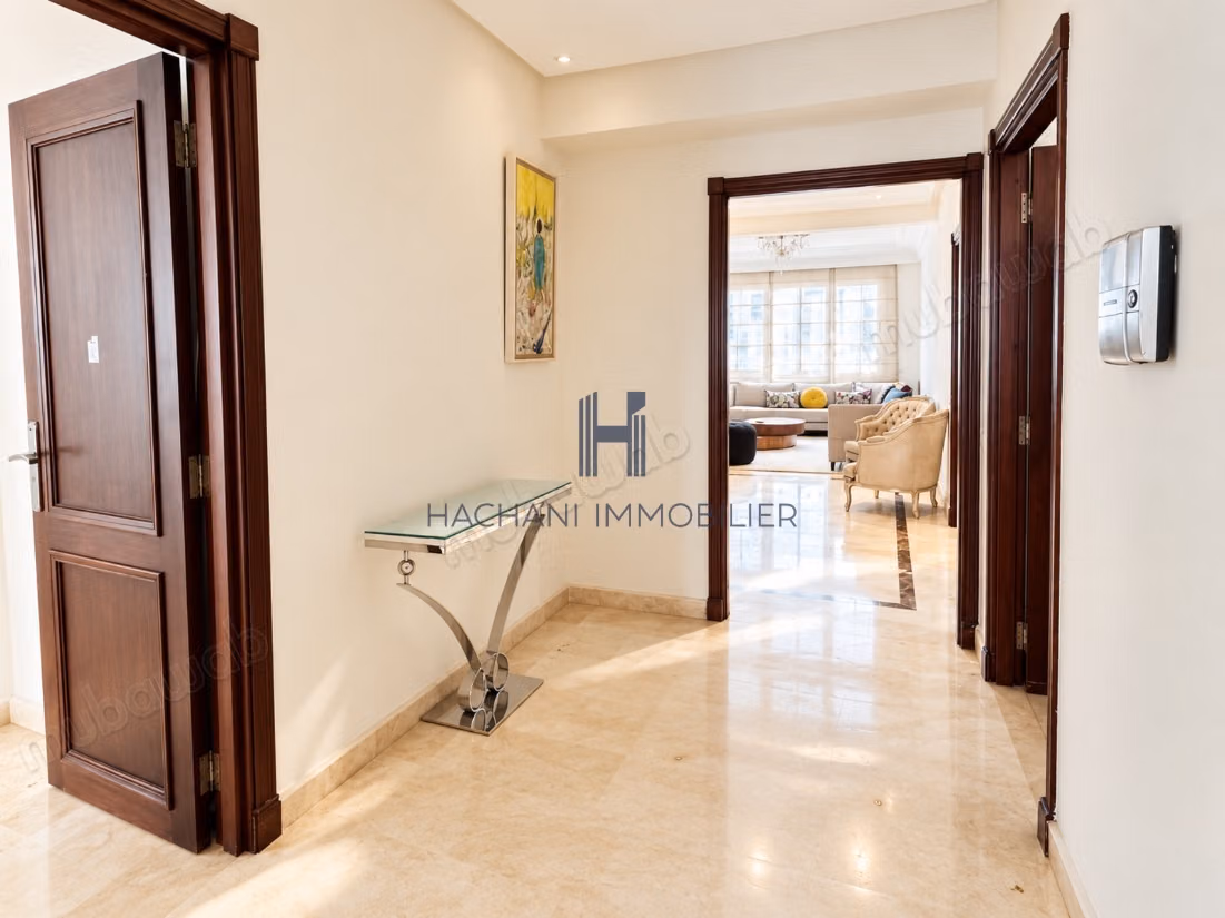 Superbe appartement à louer à Bourgogne Ouest. 
4 pièces confortables. 
Meublé