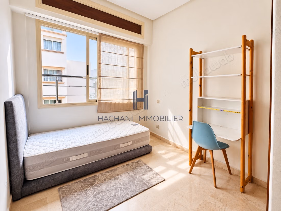 Superbe appartement à louer à Bourgogne Ouest. 
4 pièces confortables. 
Meublé
