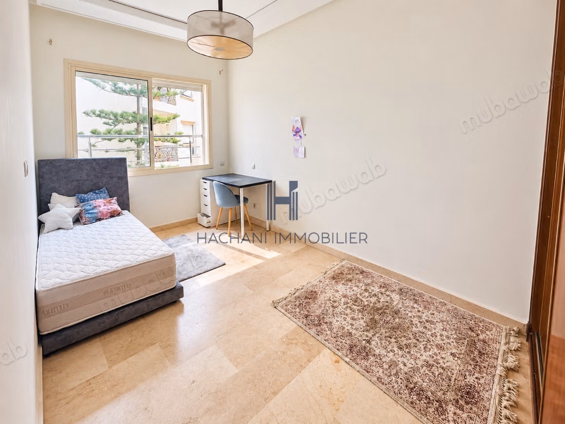 Superbe appartement à louer à Bourgogne Ouest. 
4 pièces confortables. 
Meublé