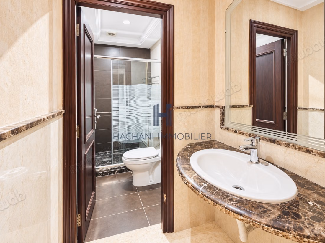 Superbe appartement à louer à Bourgogne Ouest. 
4 pièces confortables. 
Meublé