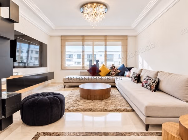 Superbe appartement à louer à Bourgogne Ouest. 
4 pièces confortables. 
Meublé