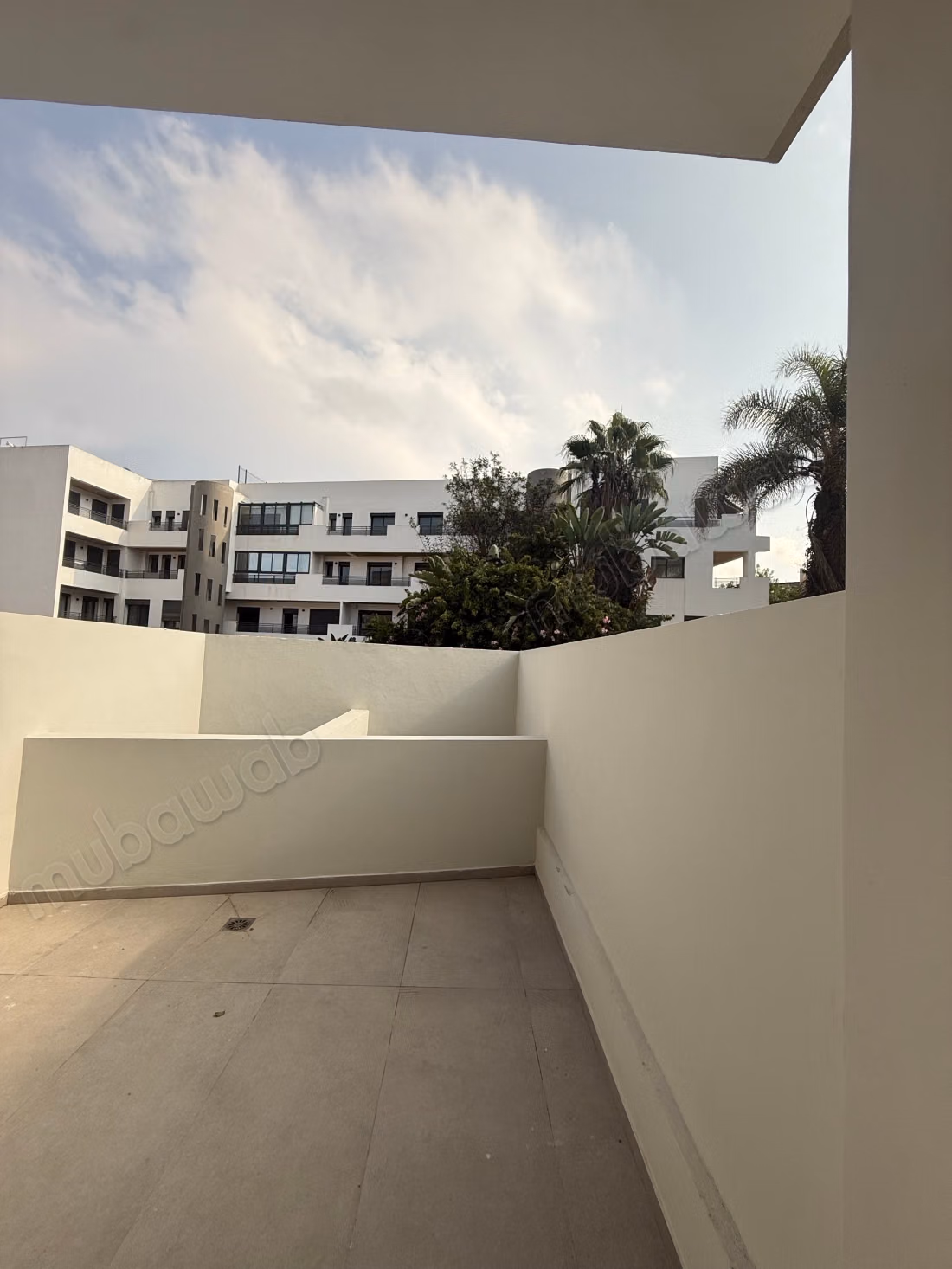 Bonito apartamento en venta en Oasis. 1 Habitación. Servicio de conserjería y aire acondicionado