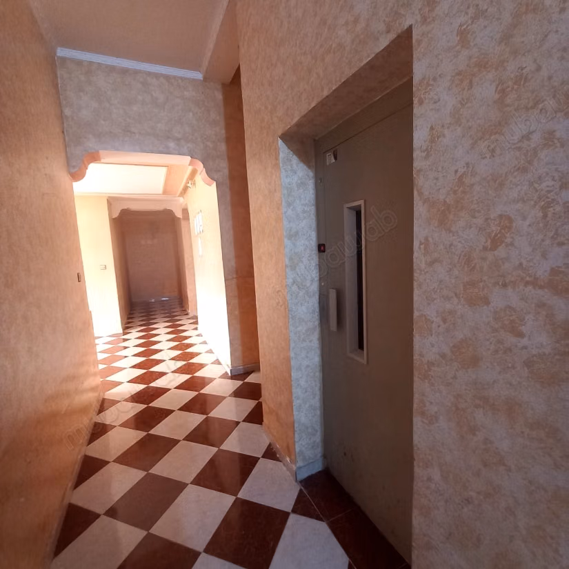 Verkoop appartement in Tanja Balia. 3 kamers. Titel. 78 meter. Verklaring 100%. Liftbeheer. 5 minuten Tgv