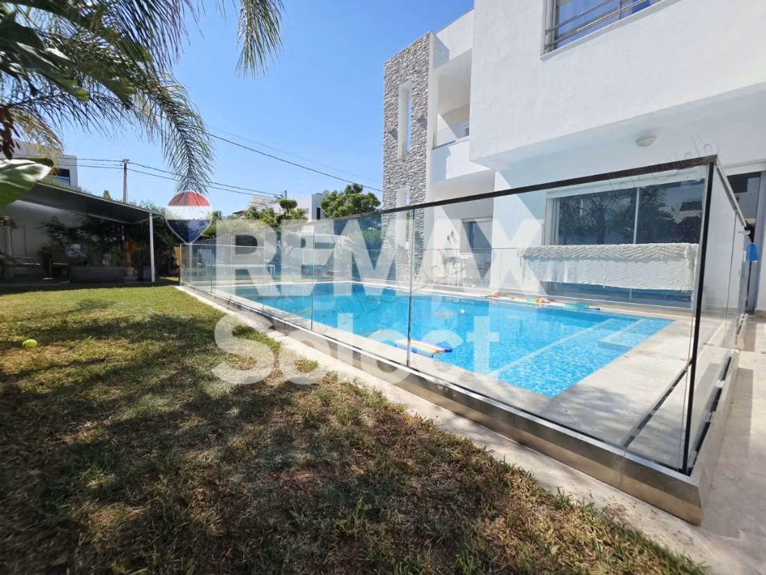 Villa de prestige avec piscine à Gammarth Forêt