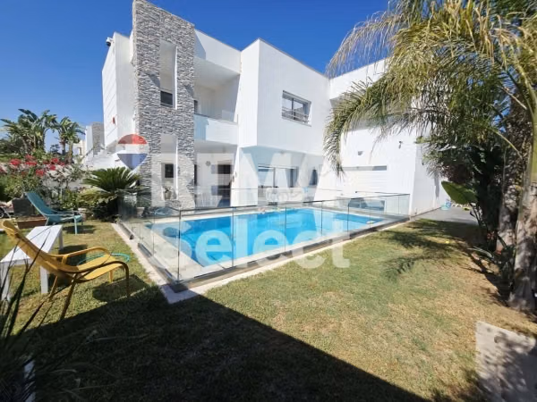 Prestigious villa with pool in Gammarth Forest
