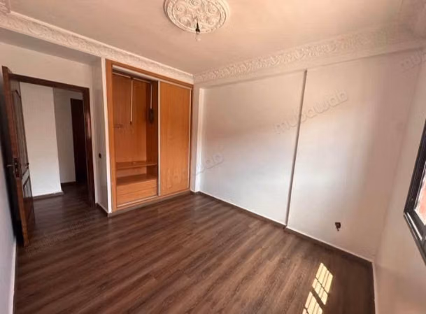 Appartement vide 2 chambres à Mabrouka