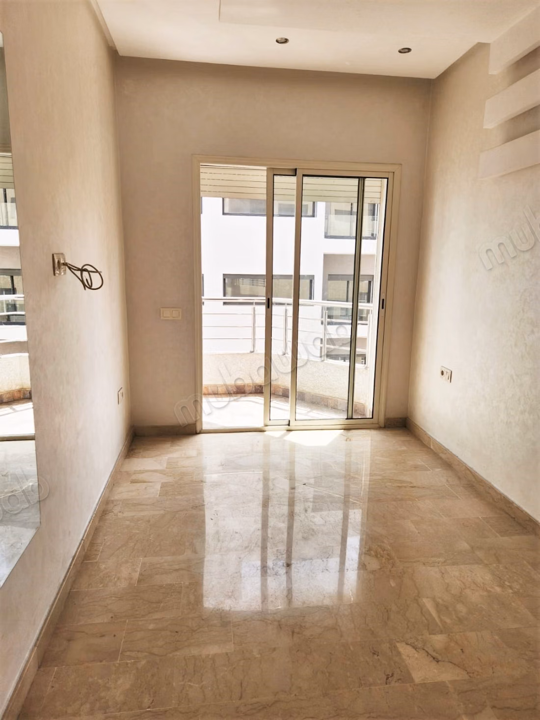Bureau neuf 61m2 luxe à Quartier Palmier