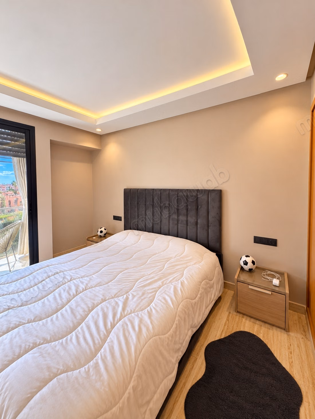 Mooi hedendaags appartement goed ingericht in Hivernage