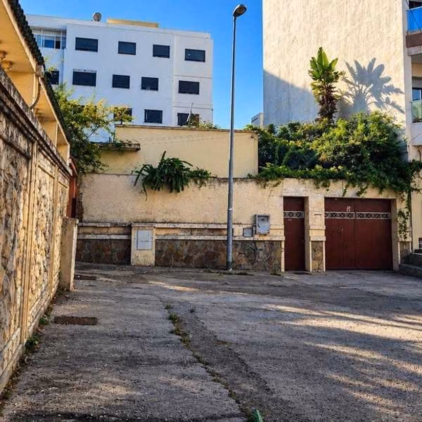 Villa à Vendre de 450.0 m² à Casablanca, Ain Sebaa