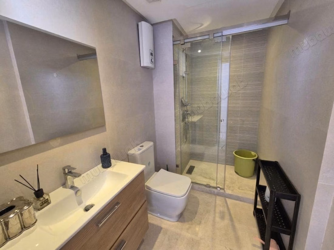 Louez cet appartement à Riyad. 
3 chambres. 
Bien meublé