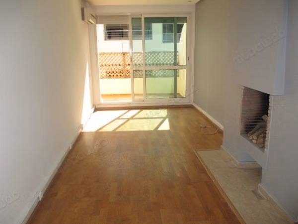 Studio vide luxe 70m2 à Quartier Racine 
avec Terra