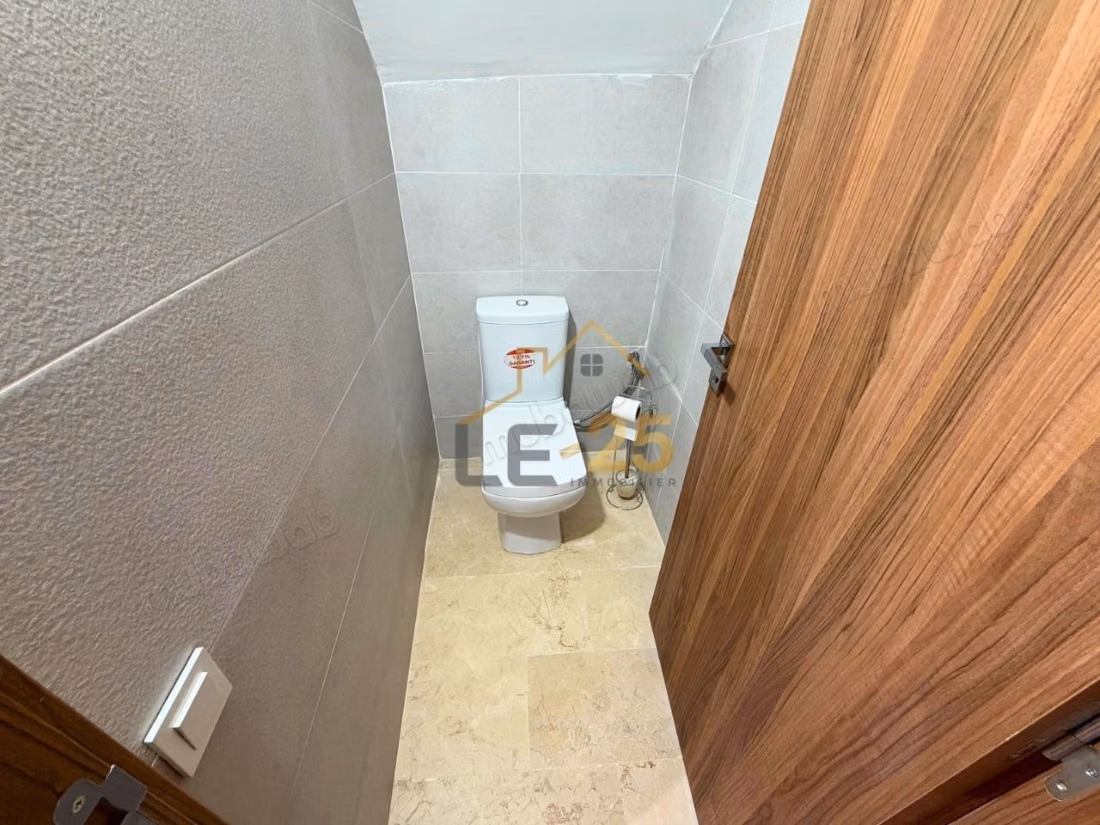 Duplex Polyvalent De 104 M² À Louer À Semlalia