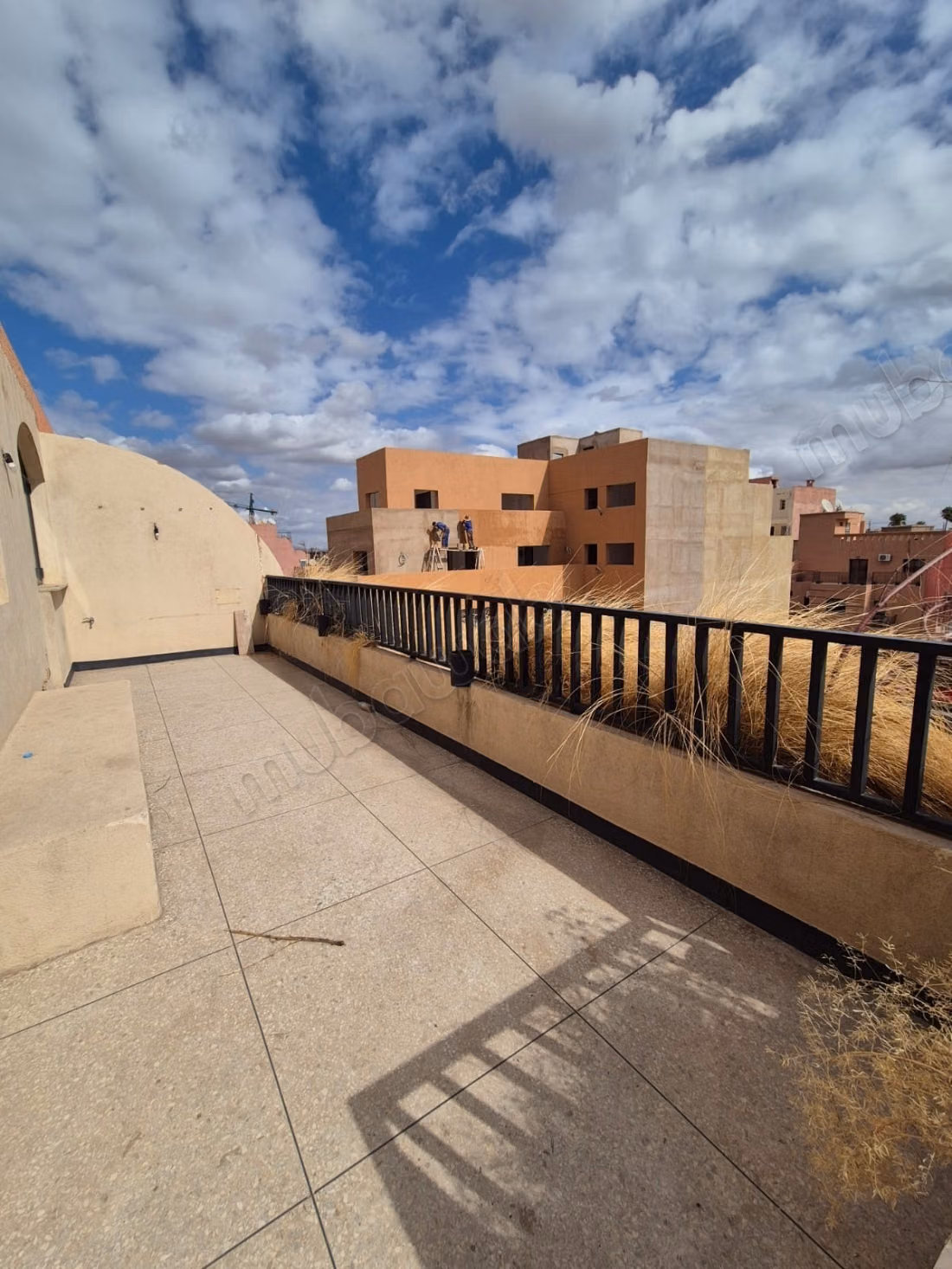 Guéliz centre, beaux volumes pour ces bureaux de 140 m2 avec terrasse