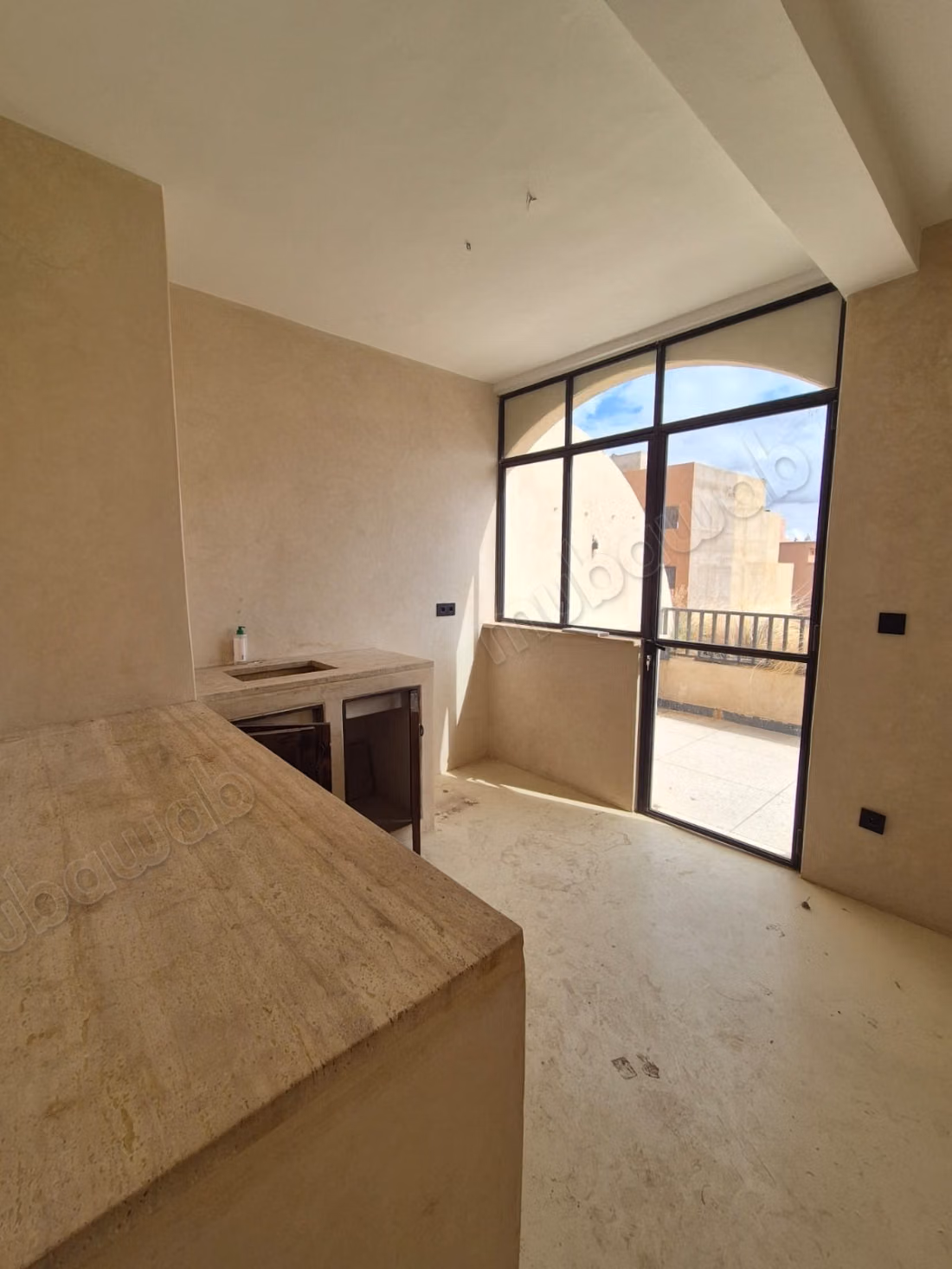 Guéliz centre, beaux volumes pour ces bureaux de 140 m2 avec terrasse