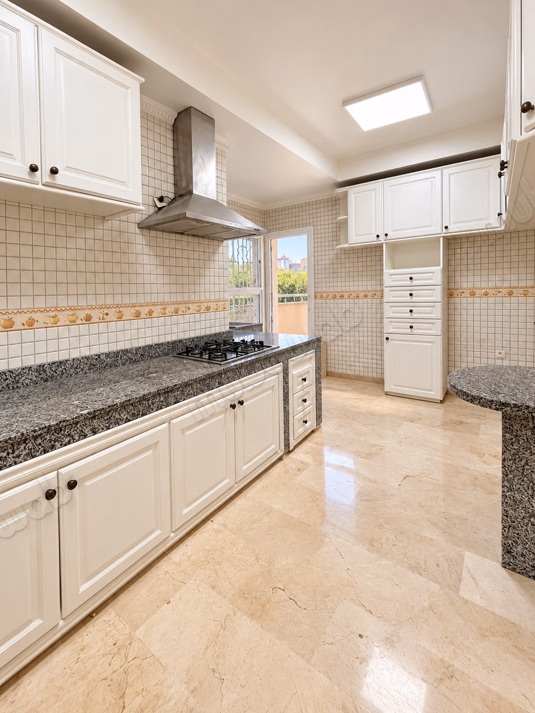 Appartement spacieux 153 m² avec 3 chambres et double parking – Gauthier