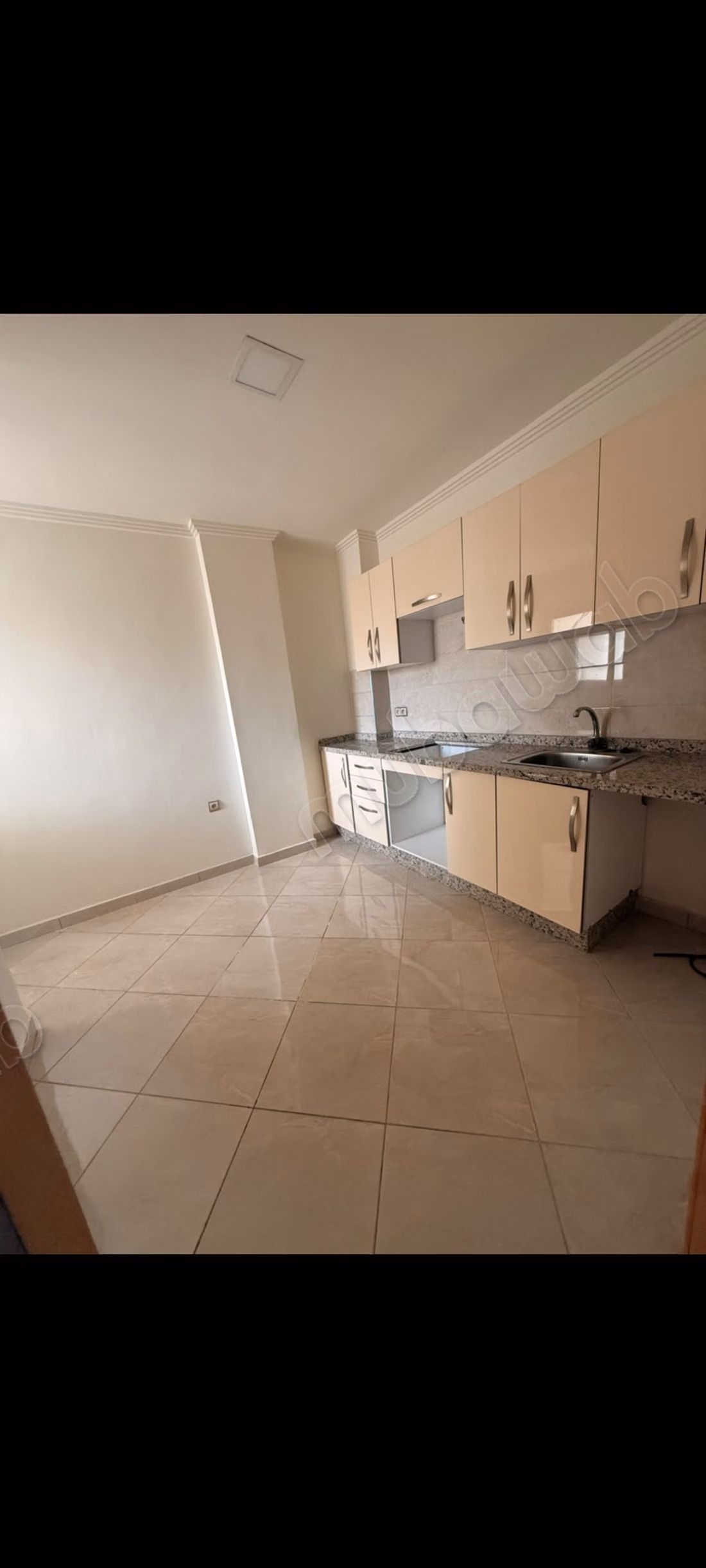 Bel appartement à louer à Iberia. 3 chambres. Ascenseur