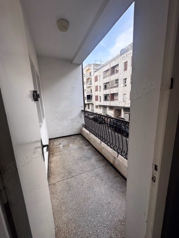 Oficinas o Consultorio Médico en alquiler en Agdal. Superficie de 110 m². Plazas de aparcamiento y terraza