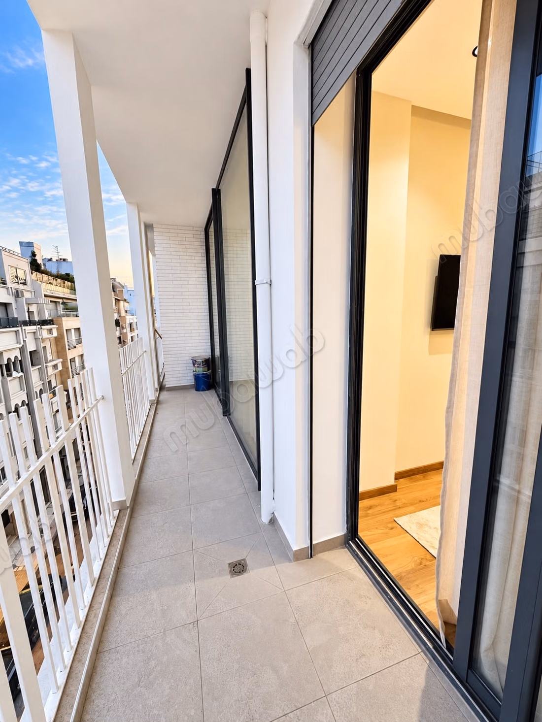 Studio meublé très haut standing de 50 m² avec terrasse – Triangle d’Or