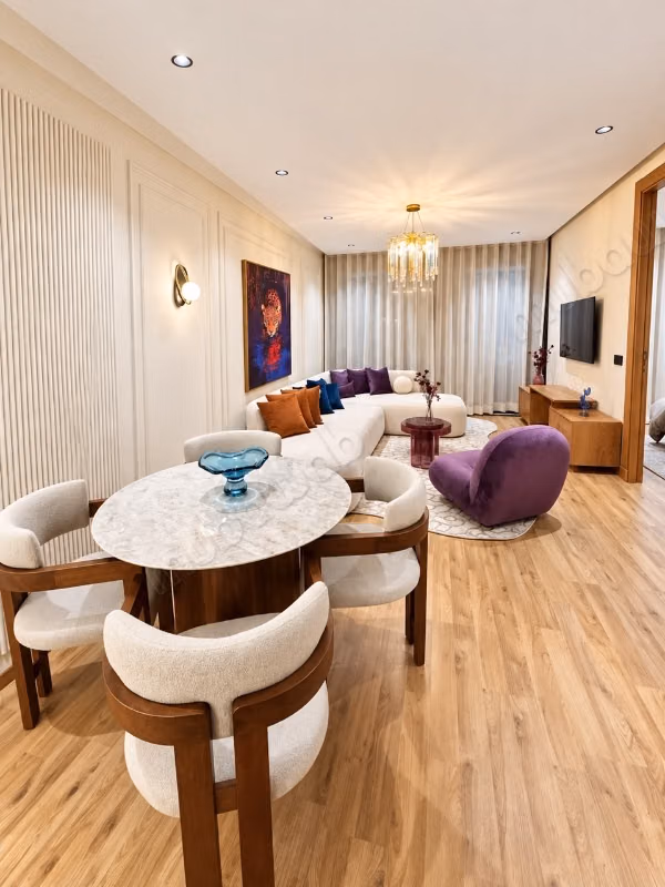 Studio meublé très haut standing de 50 m² avec terrasse – Triangle d’Or