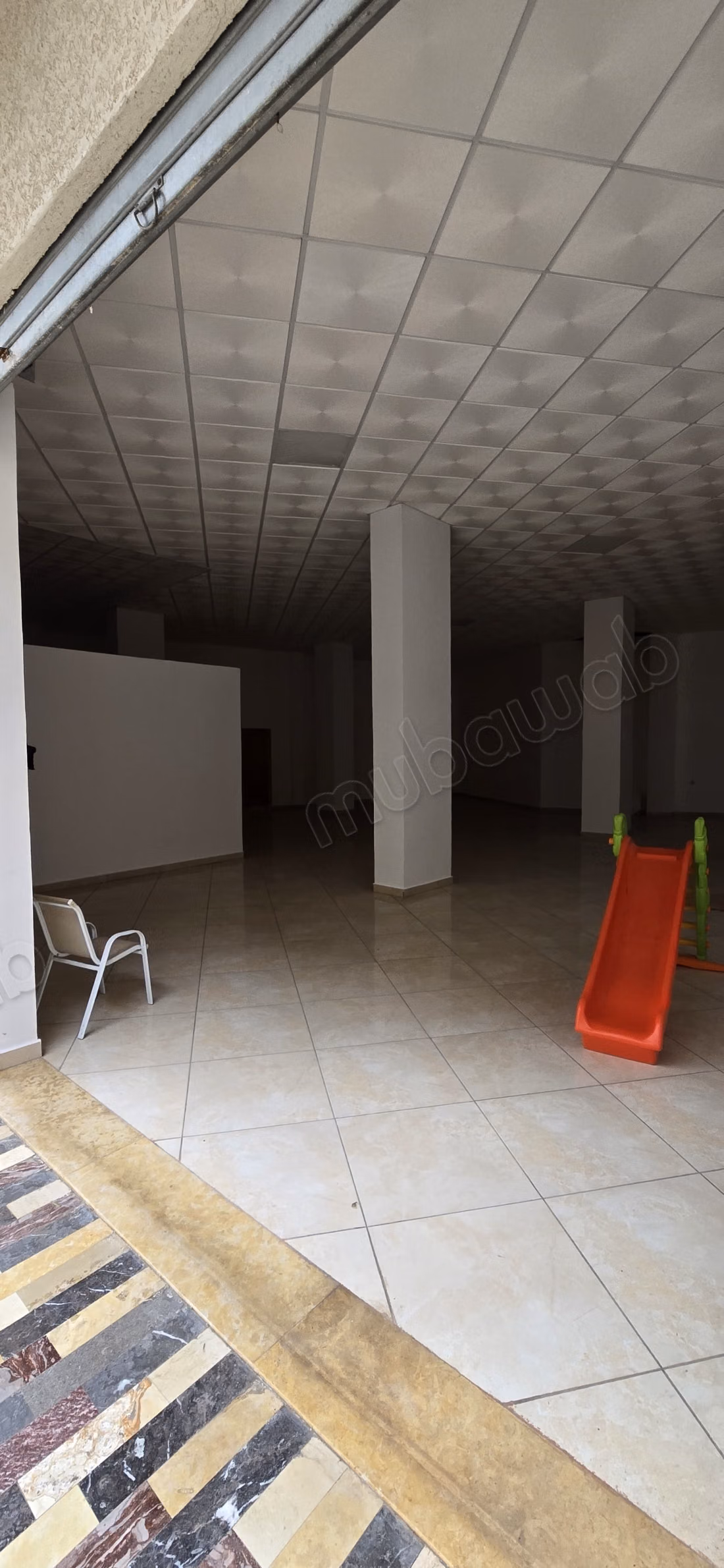 Hermoso local en venta en Boujra7 Superficie 340 m²