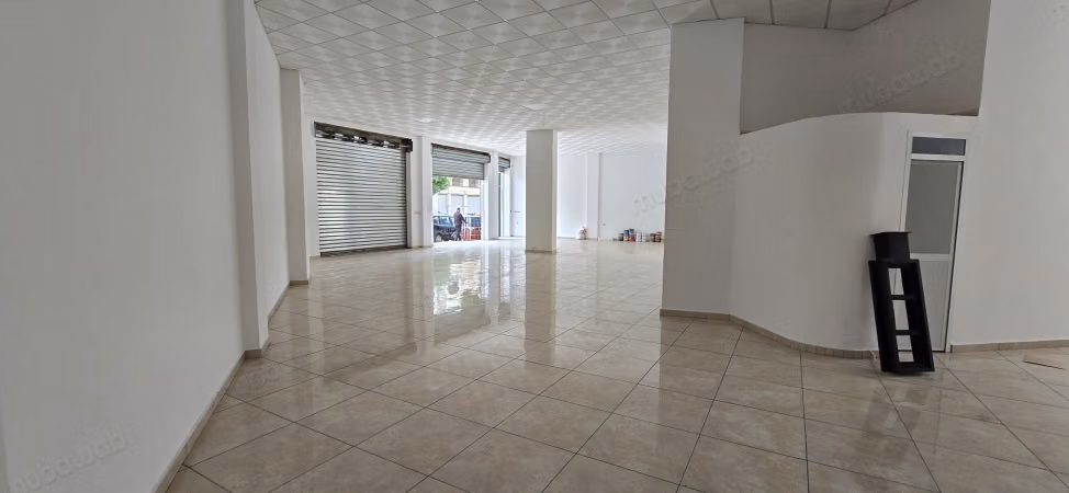 Bella locale in vendita a Boujra7 Superficie 340 m²
