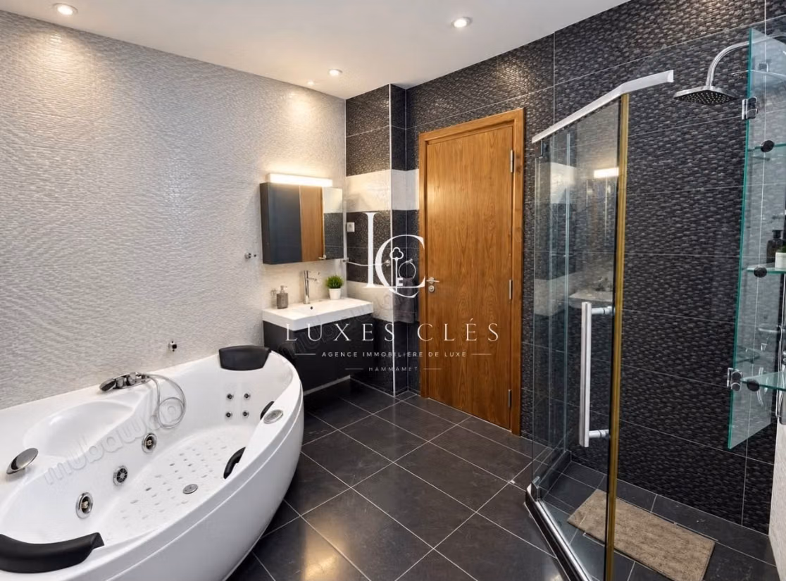 A louer etage de villa s3, cite mora