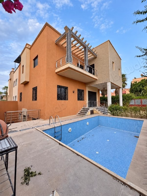 Villa di Prestigio in Affitto a Targa – 5 Camere, Piscina Privata e Vista Panoramica