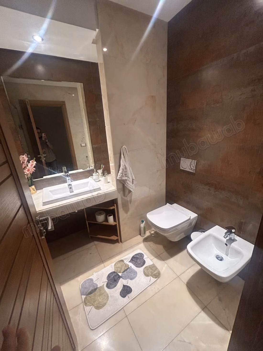 Location d'un appartement à Californie. 
3 belles chambres. 
Bien meublé