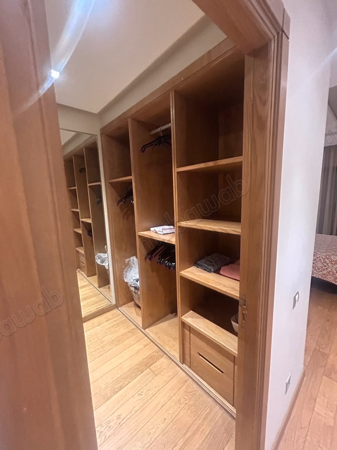 Location d'un appartement à Californie. 
3 belles chambres. 
Bien meublé