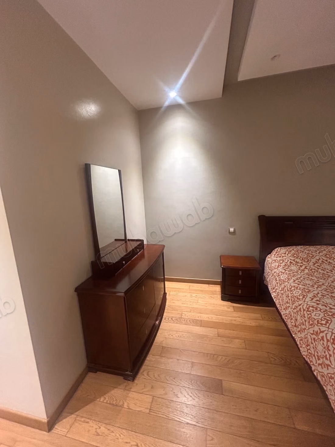 Location d'un appartement à Californie. 
3 belles chambres. 
Bien meublé