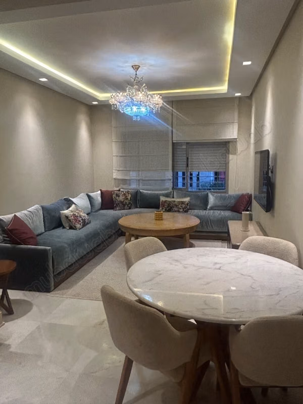 Location d'un appartement à Californie. 
3 belles chambres. 
Bien meublé