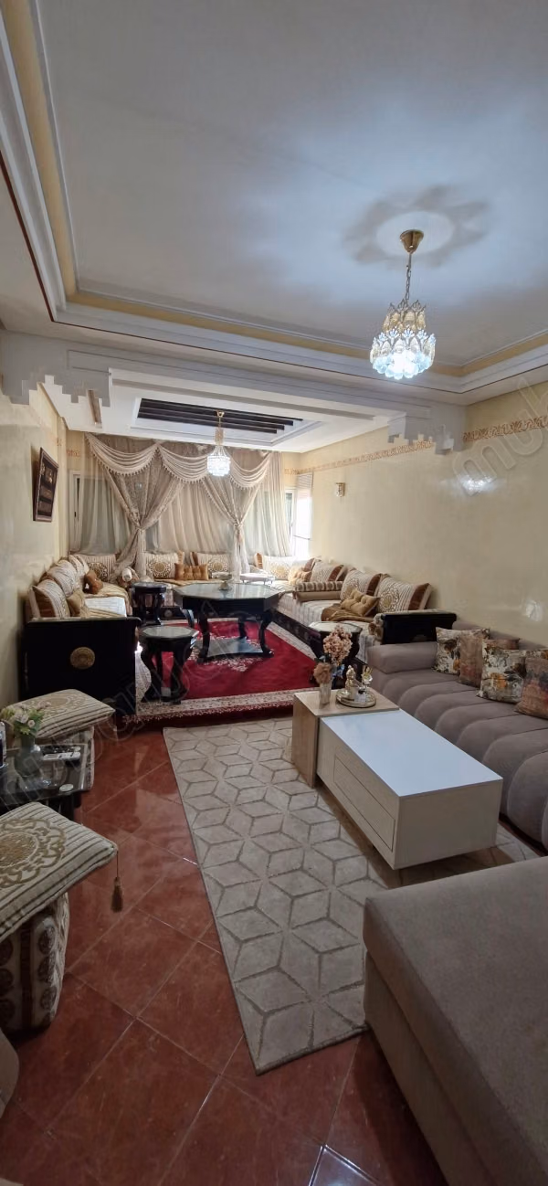 Bel Appartement Meublé À Mabrouka À Louer