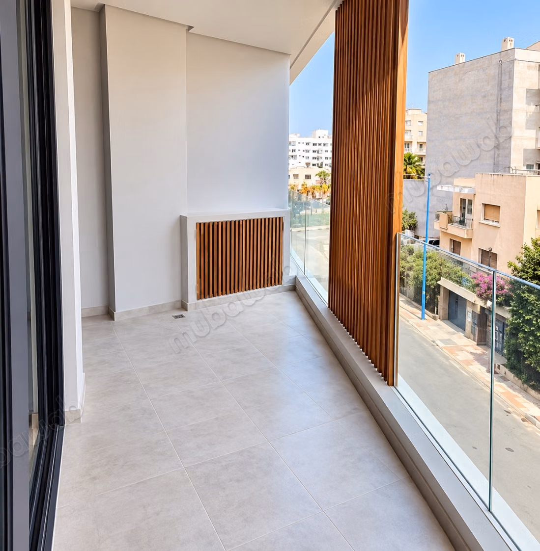 Bellissimo studio vuoto con terrazza alle principesse