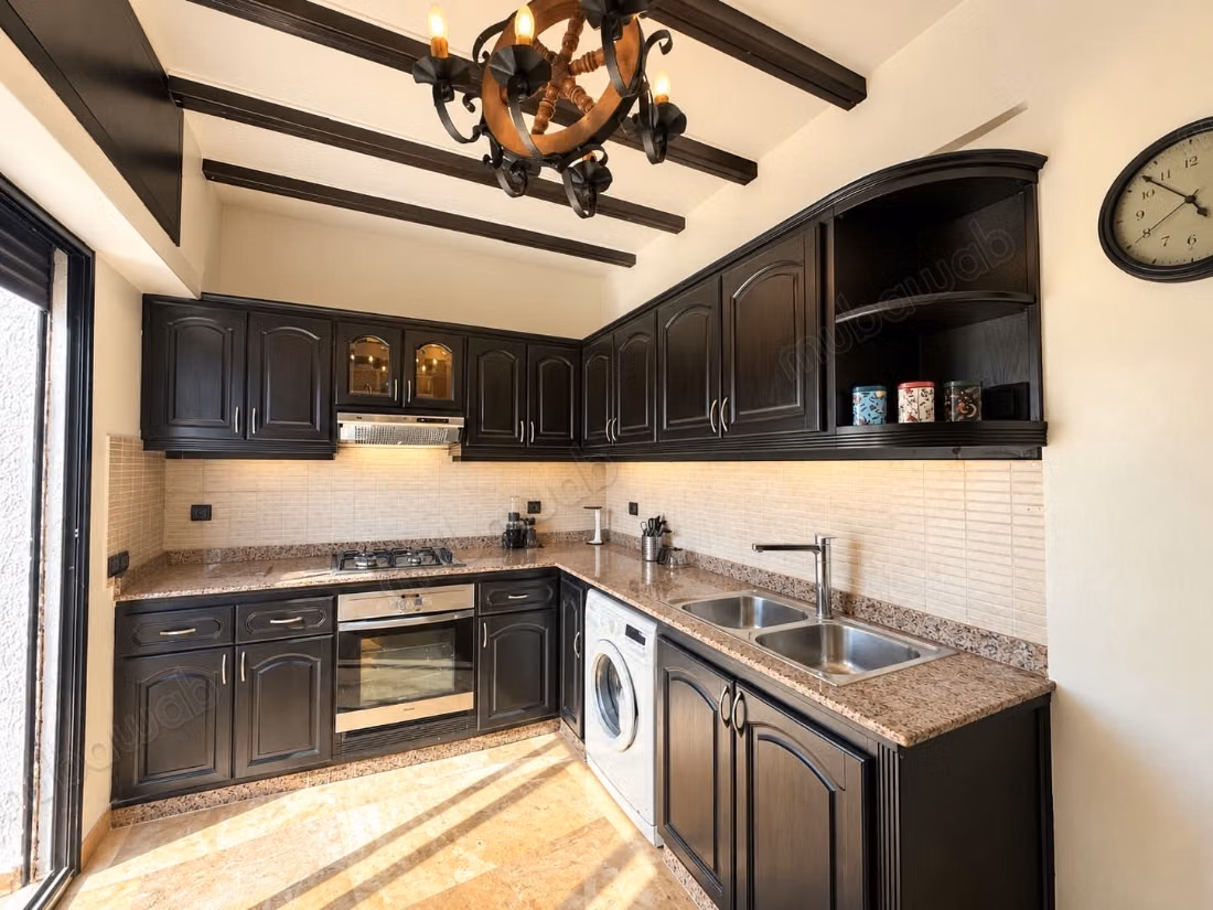In affitto arredato: Magnifico appartamento con 2 camere da letto di 135 m nel cuore del quartiere delle principesse a Casablanca