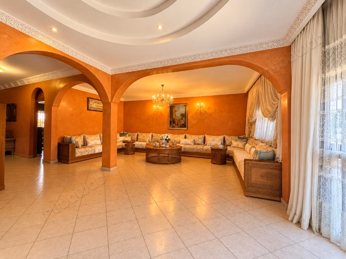 Huis te koop in Hay Firdaouss. 5 aangename kamers. Goed ingericht