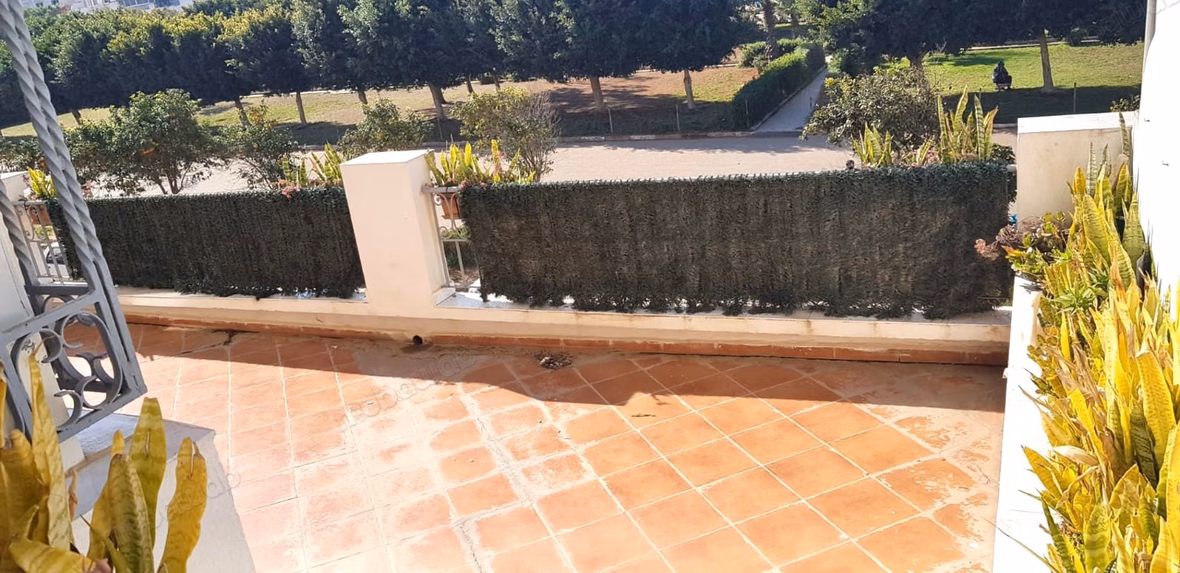 Belle Maison, spacieuse avec terasse à Ain Atig
