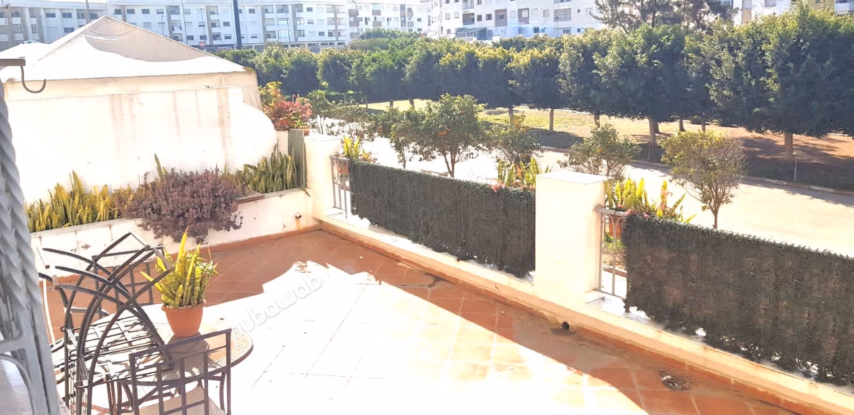 Belle Maison, spacieuse avec terasse à Ain Atig