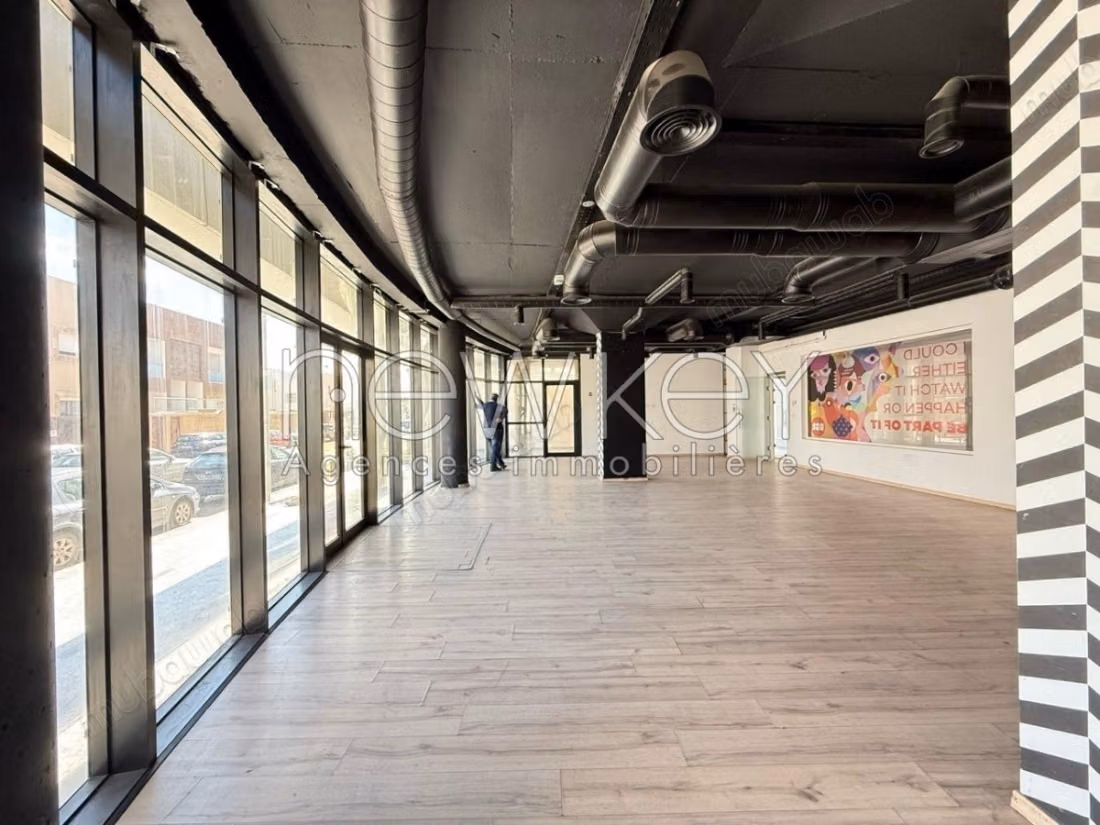 Office building for rent at Lake 1