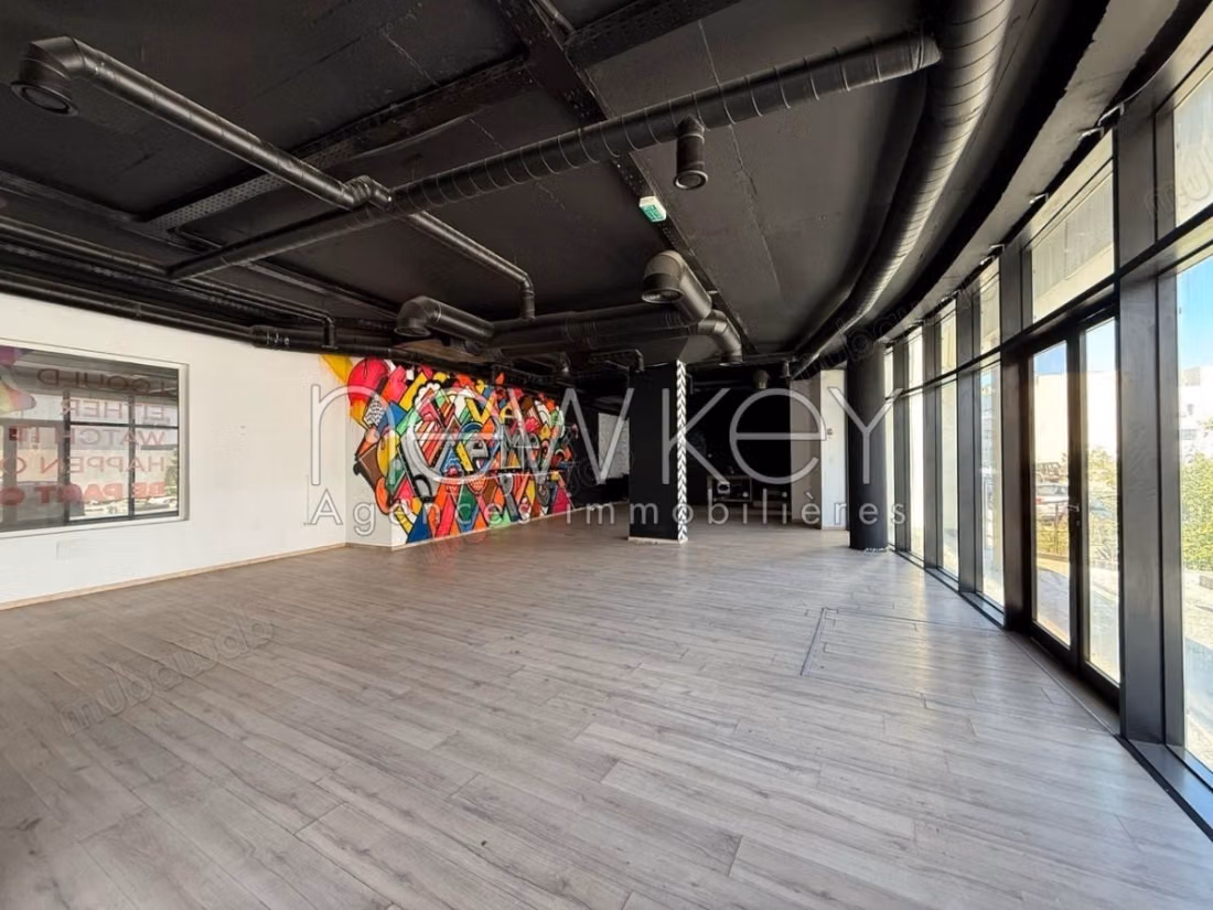 Office building for rent at Lake 1