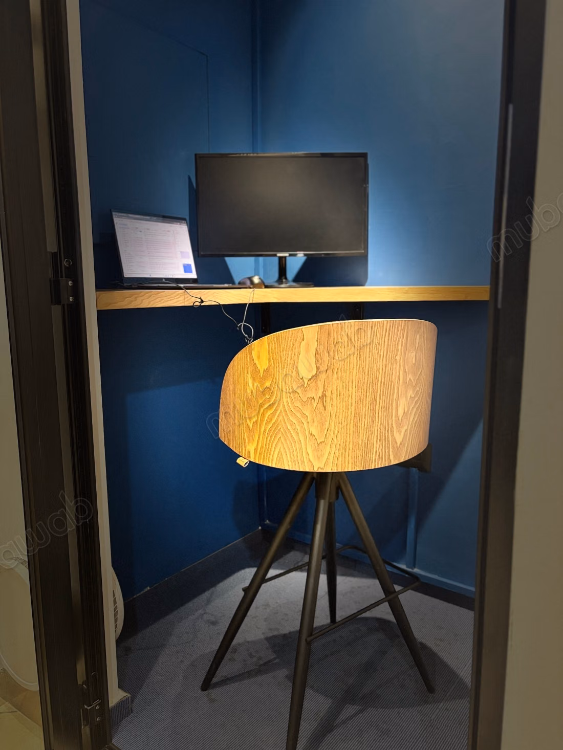 A ready-to-use office space
