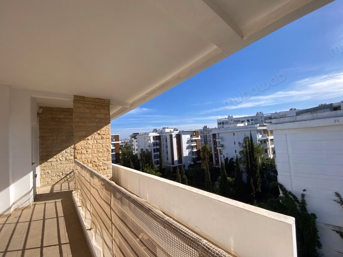 Location d'un appartement à Riyad. 
4 pièces confortables. 
Parking et ascenseur