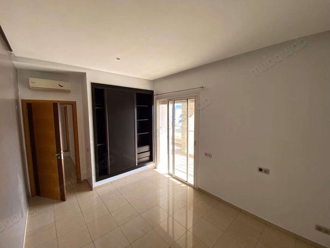 Location d'un appartement à Riyad. 
4 pièces confortables. 
Parking et ascenseur