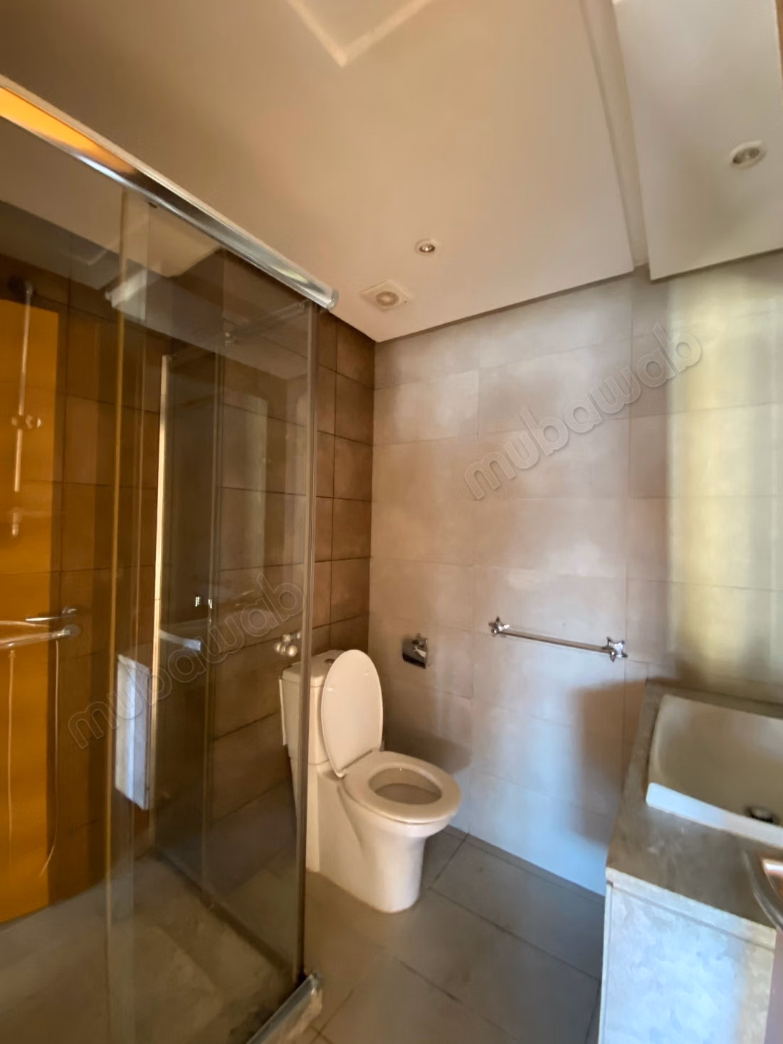 Location d'un appartement à Riyad. 
4 pièces confortables. 
Parking et ascenseur