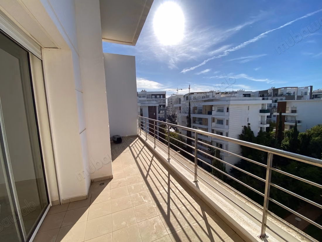 Location d'un appartement à Riyad. 
4 pièces confortables. 
Parking et ascenseur