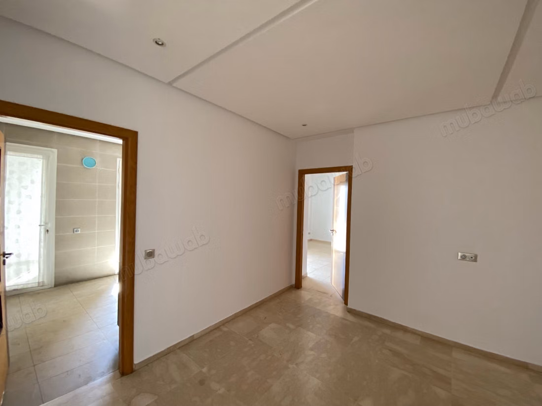 Location d'un appartement à Riyad. 
4 pièces confortables. 
Parking et ascenseur